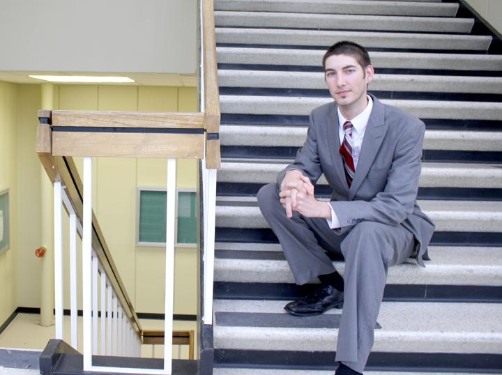 Johnathan+Saunders%2C+Student+Senate+President+candidate%2C+relaxes+on+the+steps+in+Billingsly+Student+Center.%0A