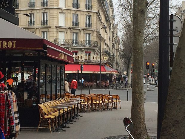 Street-side+diners+in+Paris+are+everywhere.+While+visiting+Paris%2C+students+and+faculty+were+able+to+enjoy+the+diners+as+part+of+the+cultural+experience.